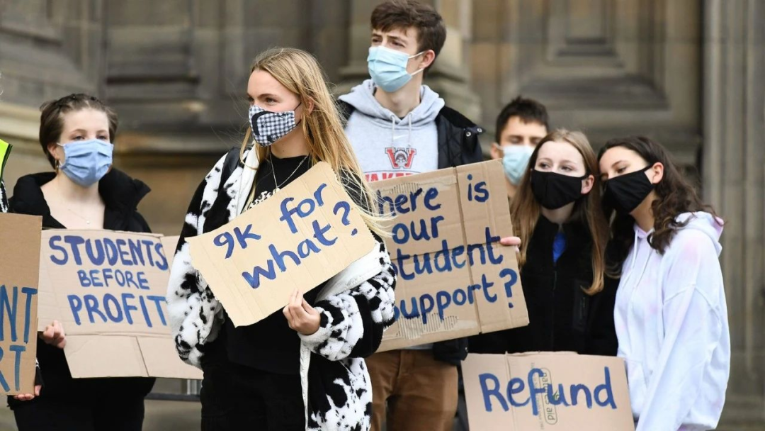 开学在即，英国大学包机计划取消？全网课就退学费？英国最近发生了啥……